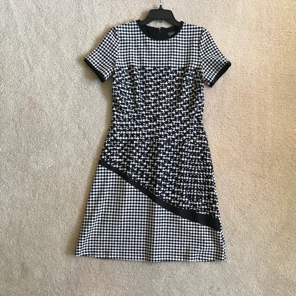 SOLD - Black/White Short Sleeve Dress - Picture 15 of 16